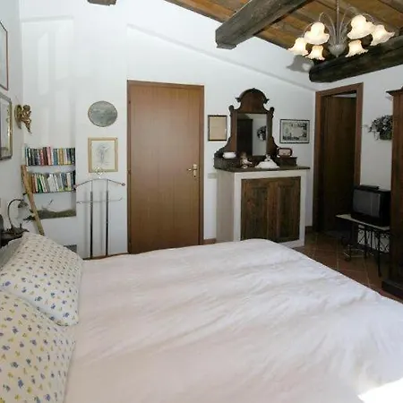 Villa Sleeps 6 Pool Wifi Grutti